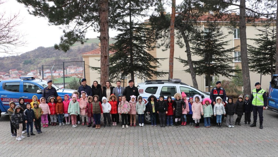 Havza Anaokulu Öğrencilerinin İlçe Jandarma Komutanlığına Ziyareti