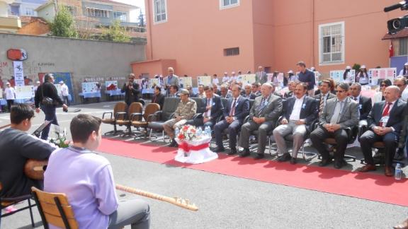 25 Mayıs Anadolu Lisesinde bilim şenliği düzenlenmiştir.