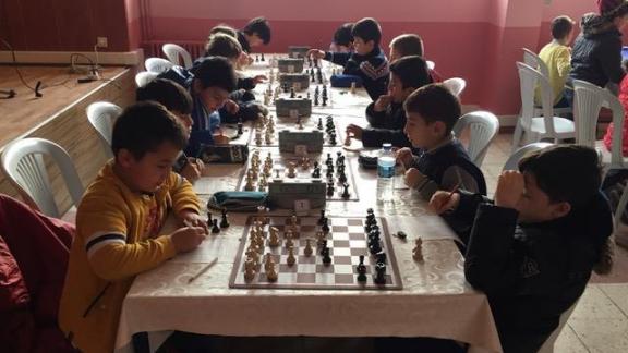 Havza Küçükler İlçe Birinciliği Satranç Turnuvası Mehmet Öngel ilk-Ortaokulu Ev Sahipliğinde Gerçekleştirildi.