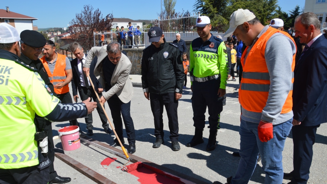 Trafik Haftası Münasebetiyle Gerçekleştirilen Yaya Geçidi Boyama Etkinliği