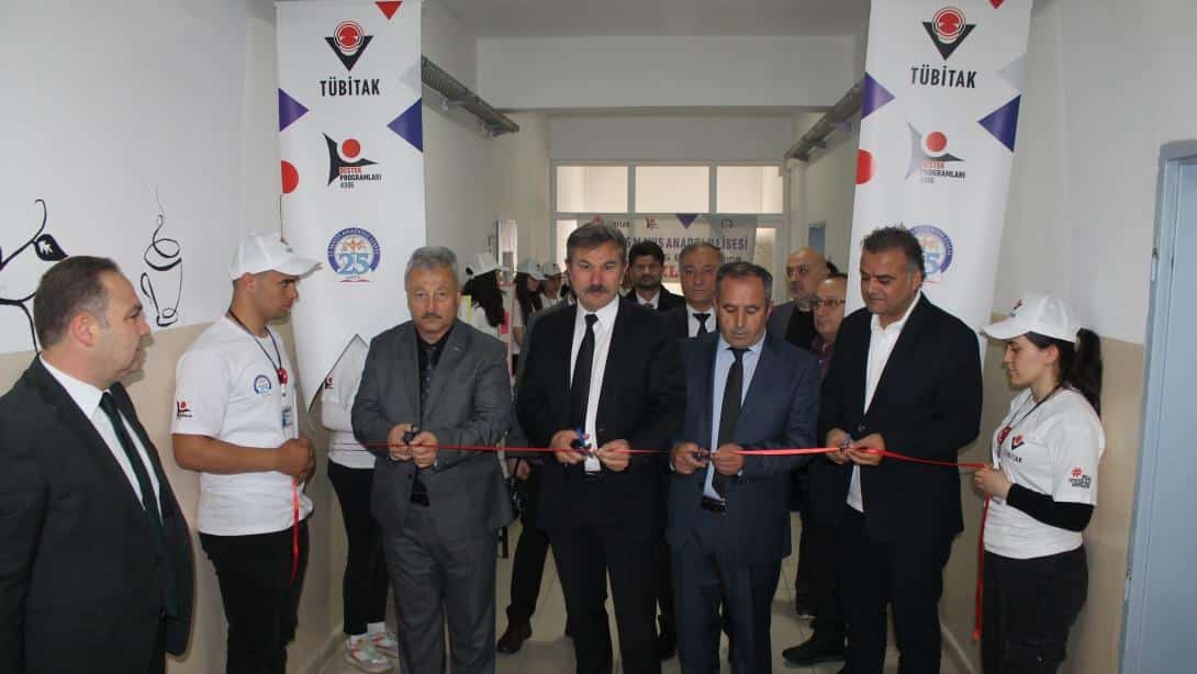 25 Mayıs Anadolu Lisesi TÜBİTAK 4006 Bilim Fuarı